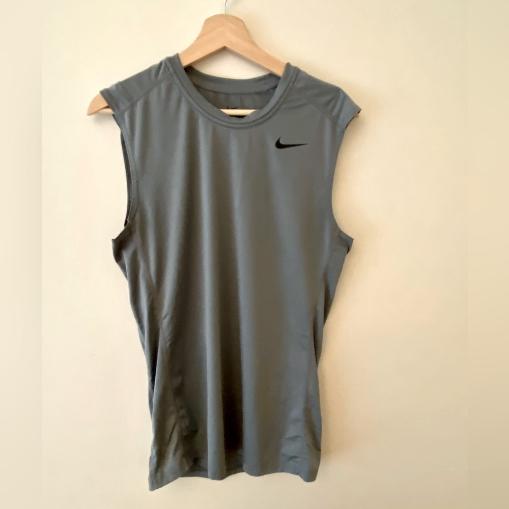 Nike Men’s Dri-FIT Sleevelesd T-Shirt
